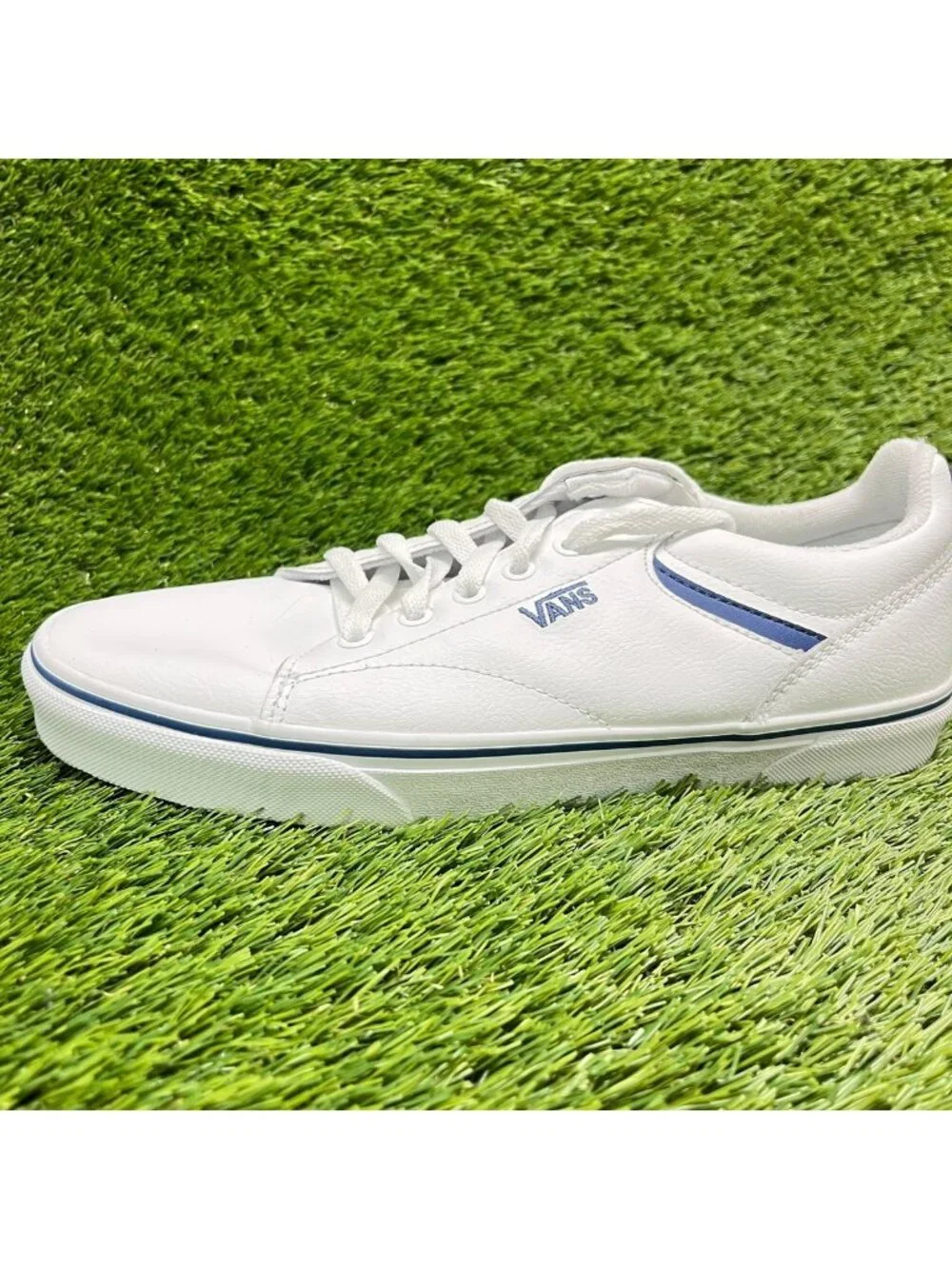 Vans Seldan Low Womens Size 11 White Blue Athletic Leather Skate Shoes Sneakers